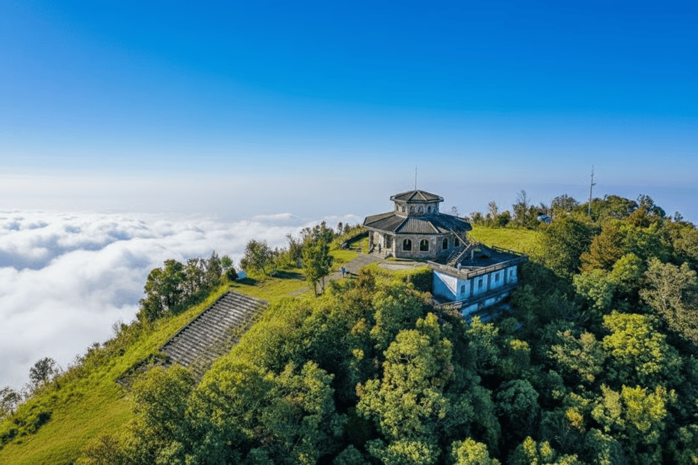 December to April (dry season) provides ideal conditions for hiking and outdoor activities